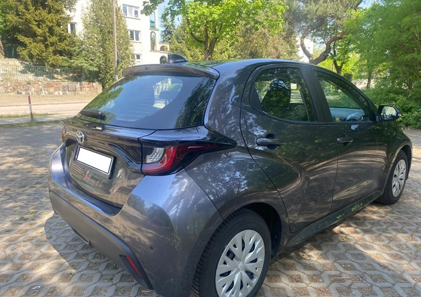 Toyota Yaris cena 72900 przebieg: 9670, rok produkcji 2022 z Warszawa małe 211